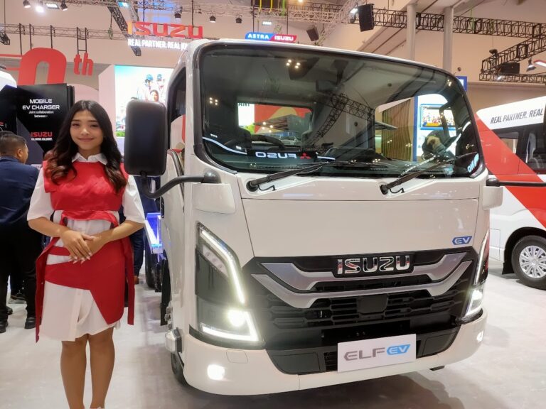 Hadirkan Solusi Kendaraan Komersial di GIIAS 2024, Isuzu Juga Pamerkan Pickup ELF EV Prototype