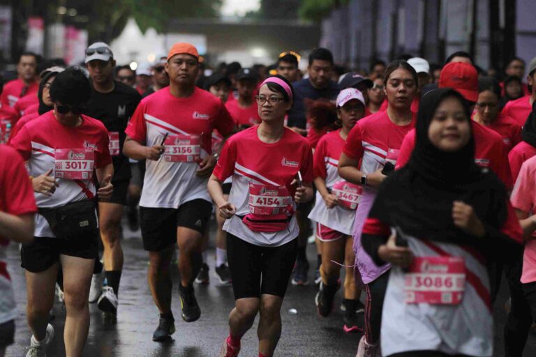 Smartfren Run 2024 Sukses Ajak Ribuan Masyarakat Berlari Bersama dalam Kompetisi Half Marathon