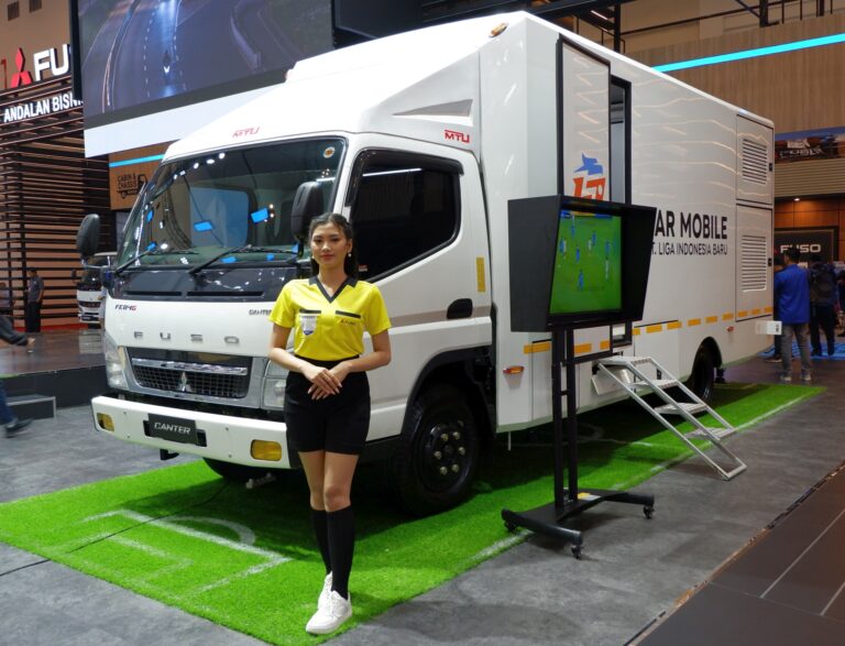 Lihat Langsung Truk VAR Mobile dari Liga Indonesia Baru Berbasis Platform Fuso Canter FE 84 G di GIIAS 2024