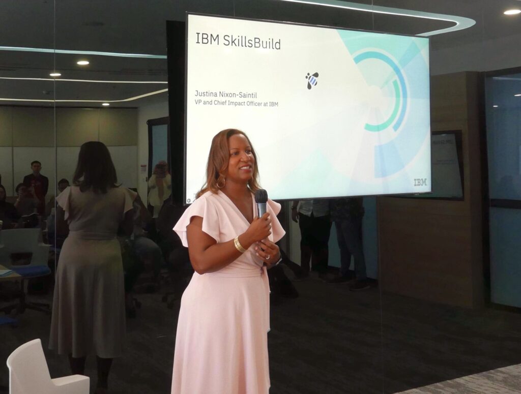 Foto 2 Justina Nixon Saintil Vice President and Chief Impact Officer IBM menjelaskan tentang program IBM SkillsBuild