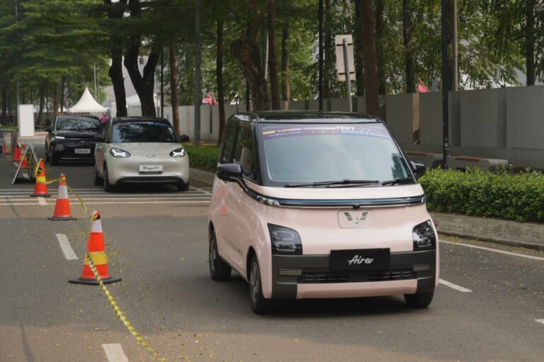 Wuling Motors Raih Penghargaan Anugerah Ekonomi Hijau, TKDN Capai 40 Persen