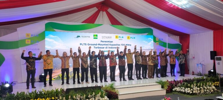 PLN, Aruna, China Power, dan Huawei Rampungkan PLTS Ground-Mounted Terbesar di Indonesia. Pasok 146 GWh per Tahun