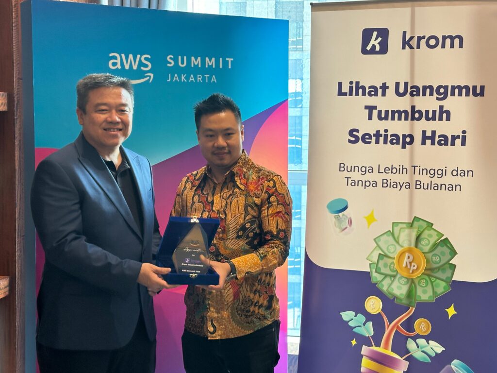 Kiri Kanan Anton Hermawan Direktur Utama Krom Bank Anthony Amni Country Leader Indonesia AWS 2