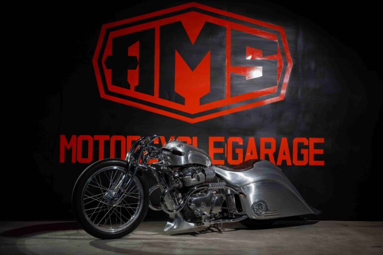 Pergelaran Kustomfest 2024, Royal Enfield Perkenalkan “Phoenix” Sepeda Motor Kustom Unik Berbasiskan Super Meteor 650