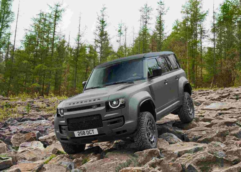 New Defender OCTA Resmi Mengaspal, Gendong Mesin V8 Twin dan Suspensi 6D Dynamics