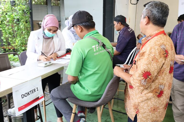 Bukan Sekadar Mobility Solutions, Auto2000 Gelar CSR “Tetap Aman, Berkendara Cerdas” untuk Driver Taksi Online