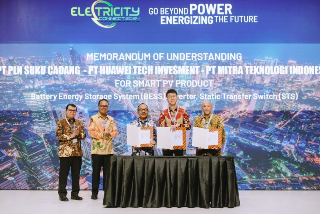 Foto 3 Penandatanganan MoU dengan PT PLN Suku Cadang