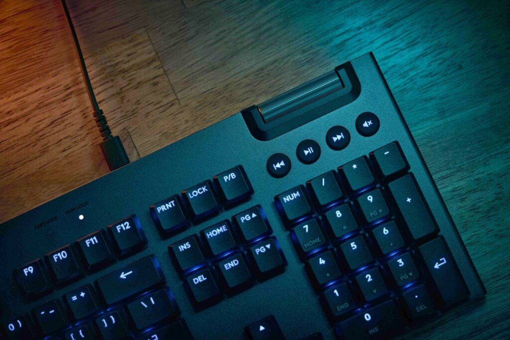 G915 X WIRED G502 X WIRED 02