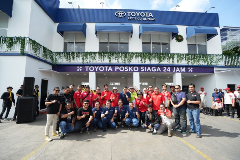 Toyota Posko Siaga dan Layanan Khusus Natal & Tahun Baru 2024 Pastikan Liburan Bebas Khawatir