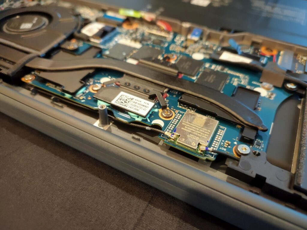 ASUS Zenbook A14 05 jeroan