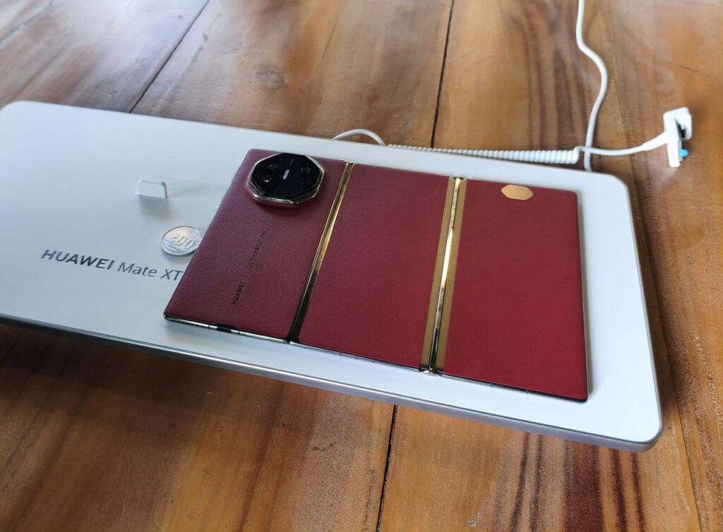 HUAWEI Mate XT 03