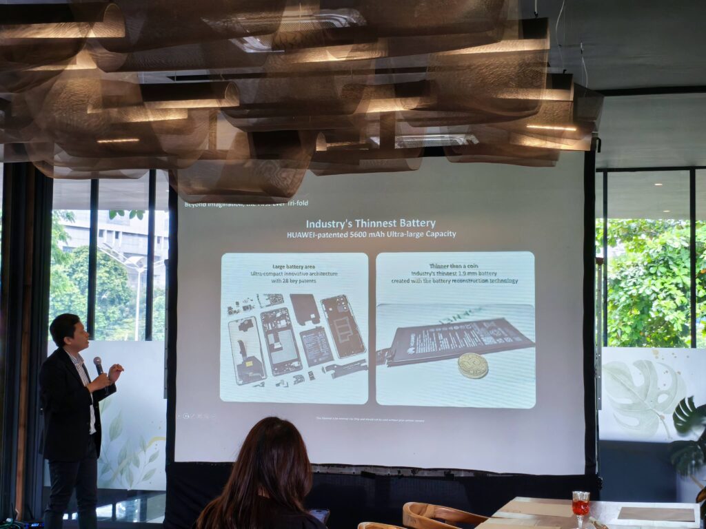 HUAWEI Mate XT 08