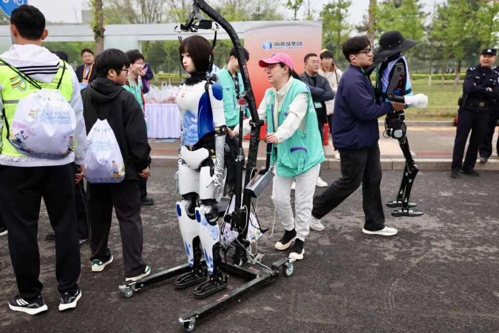 Robot half marathon Yizhuang 04