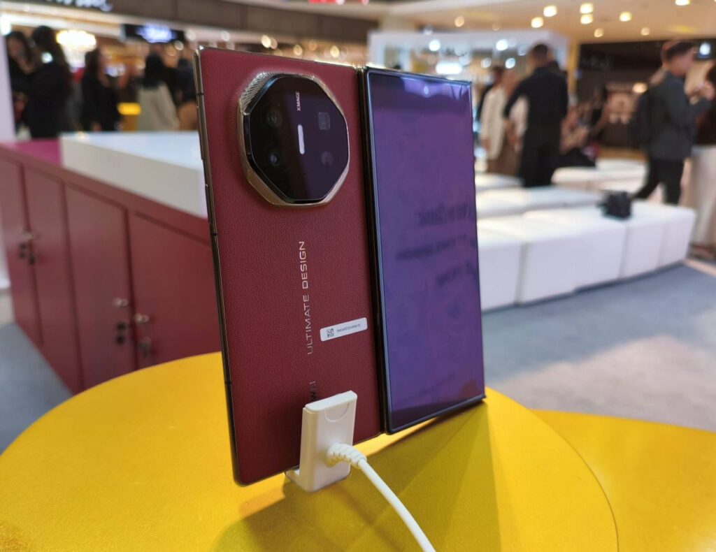 HUAWEI Mate XT 07