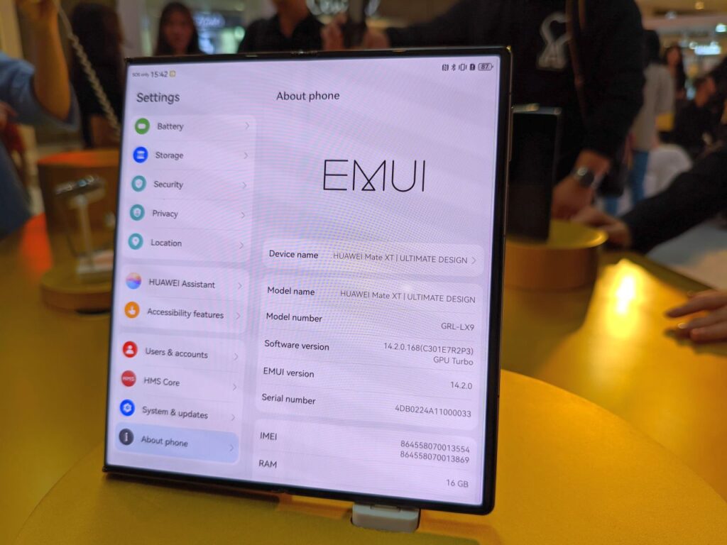 HUAWEI Mate XT 09