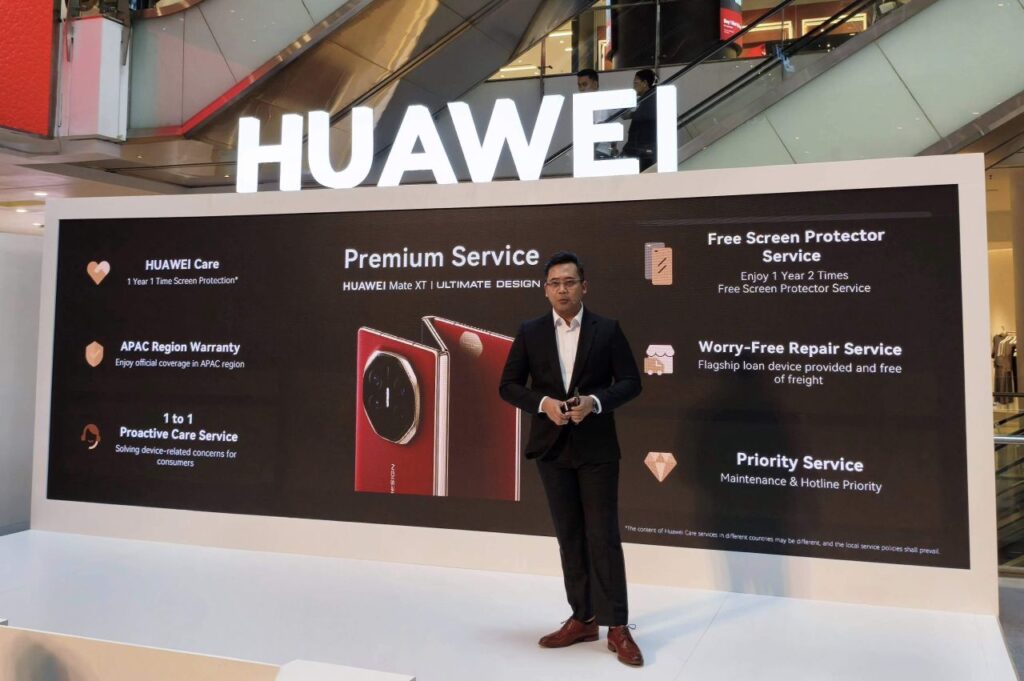 HUAWEI Mate XT 12