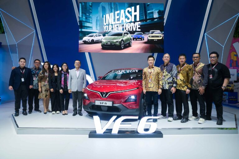 VinFast VF 6 Versi Setir Kanan Meluncur di IIMS Surabaya 2025, Mobil Listrik Canggih untuk Pasar Indonesia
