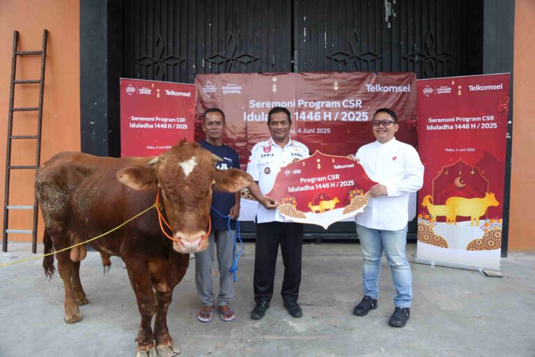 Telkomsel “Sambungkan Senyuman” Salurkan Lebih dari 660 Hewan Kurban untuk Masyarakat di Seluruh Indonesia